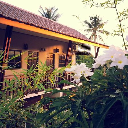 The Outside Inn Ubon Ratchathani Exteriör bild