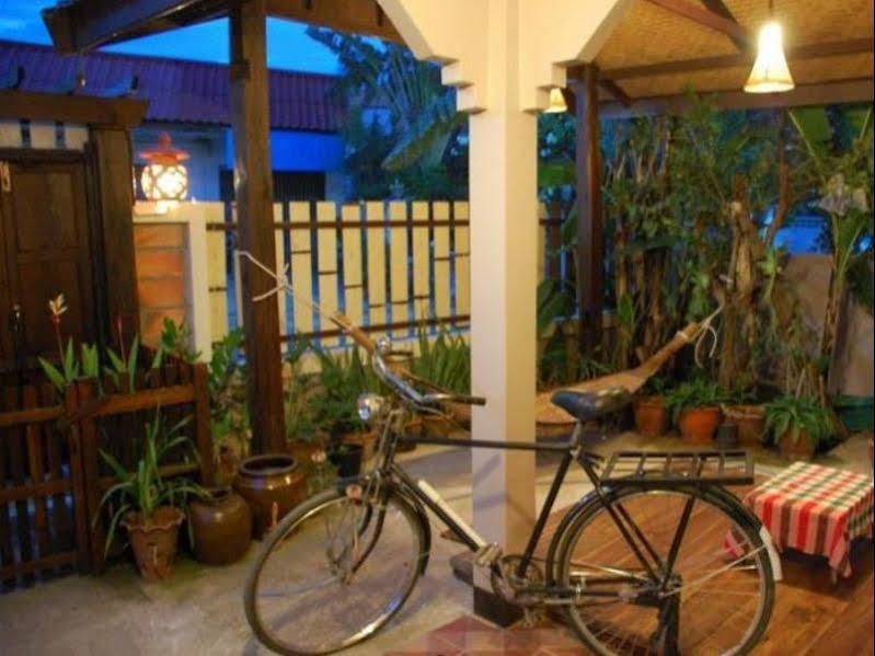 The Outside Inn Ubon Ratchathani Exteriör bild