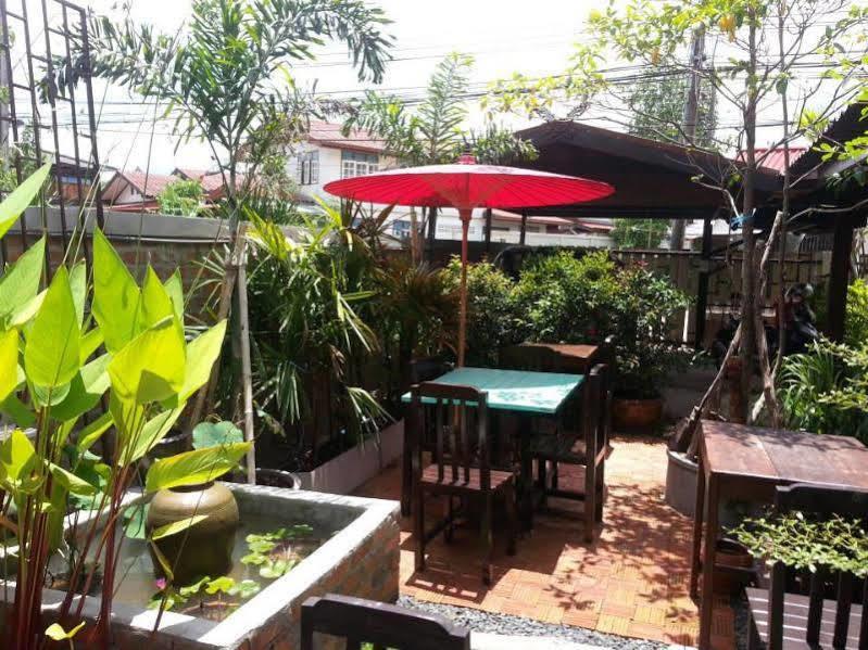 The Outside Inn Ubon Ratchathani Exteriör bild