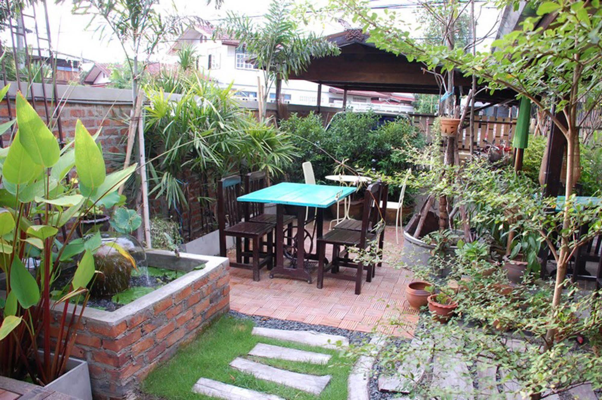 The Outside Inn Ubon Ratchathani Exteriör bild